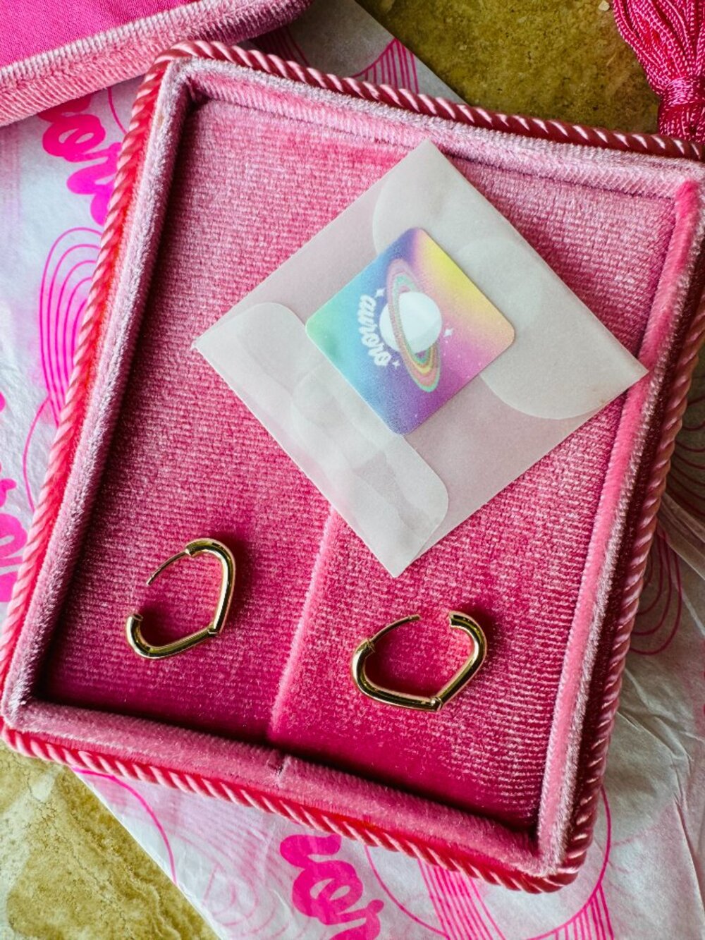 Auroro Heartbreaker Mini Heart Hoop Huggie Earrings NWT - Picture 4 of 4